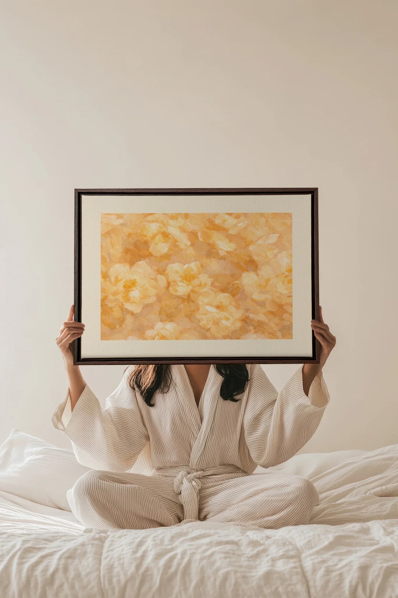 APRICOT PETALS, Oeuvre sur toile étirée, encadré Brun Noyer