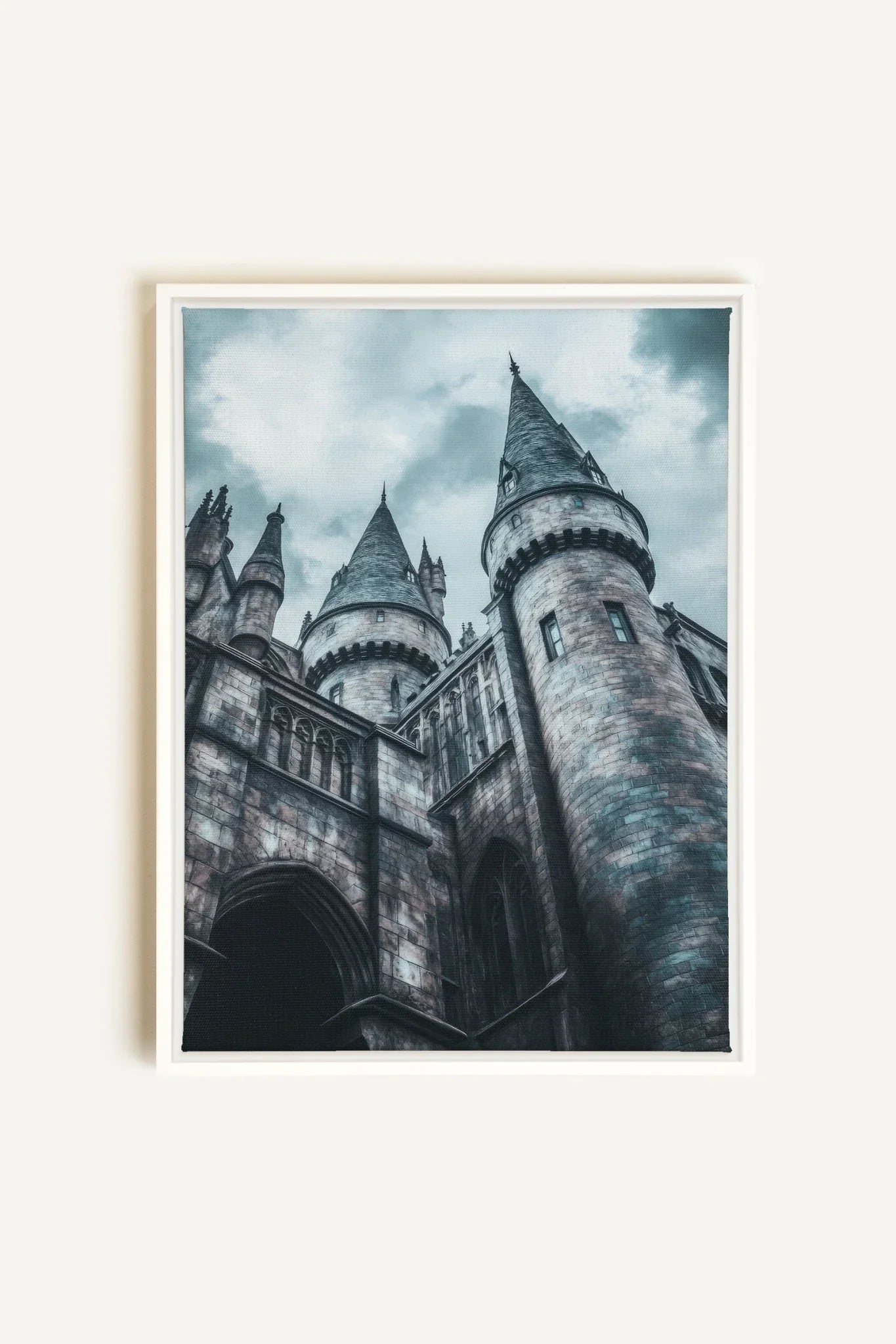 OLEKA CANVAS - CITÉ DES SORCIERS, Oeuvre sur toile étirée, encadré Blanc