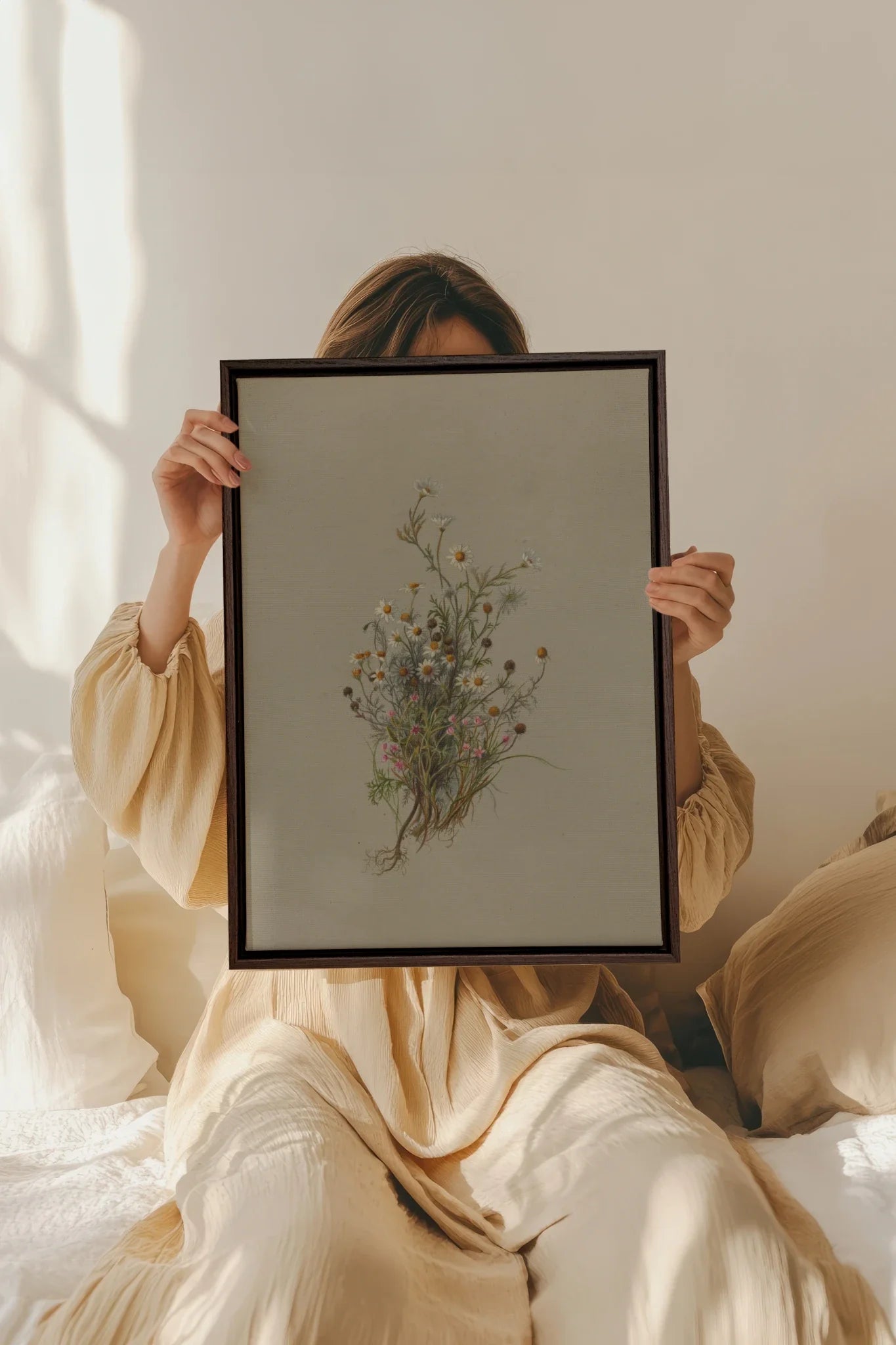 FLEURS DES PRÉS, Oeuvre sur toile étirée, encadré Brun Noyer