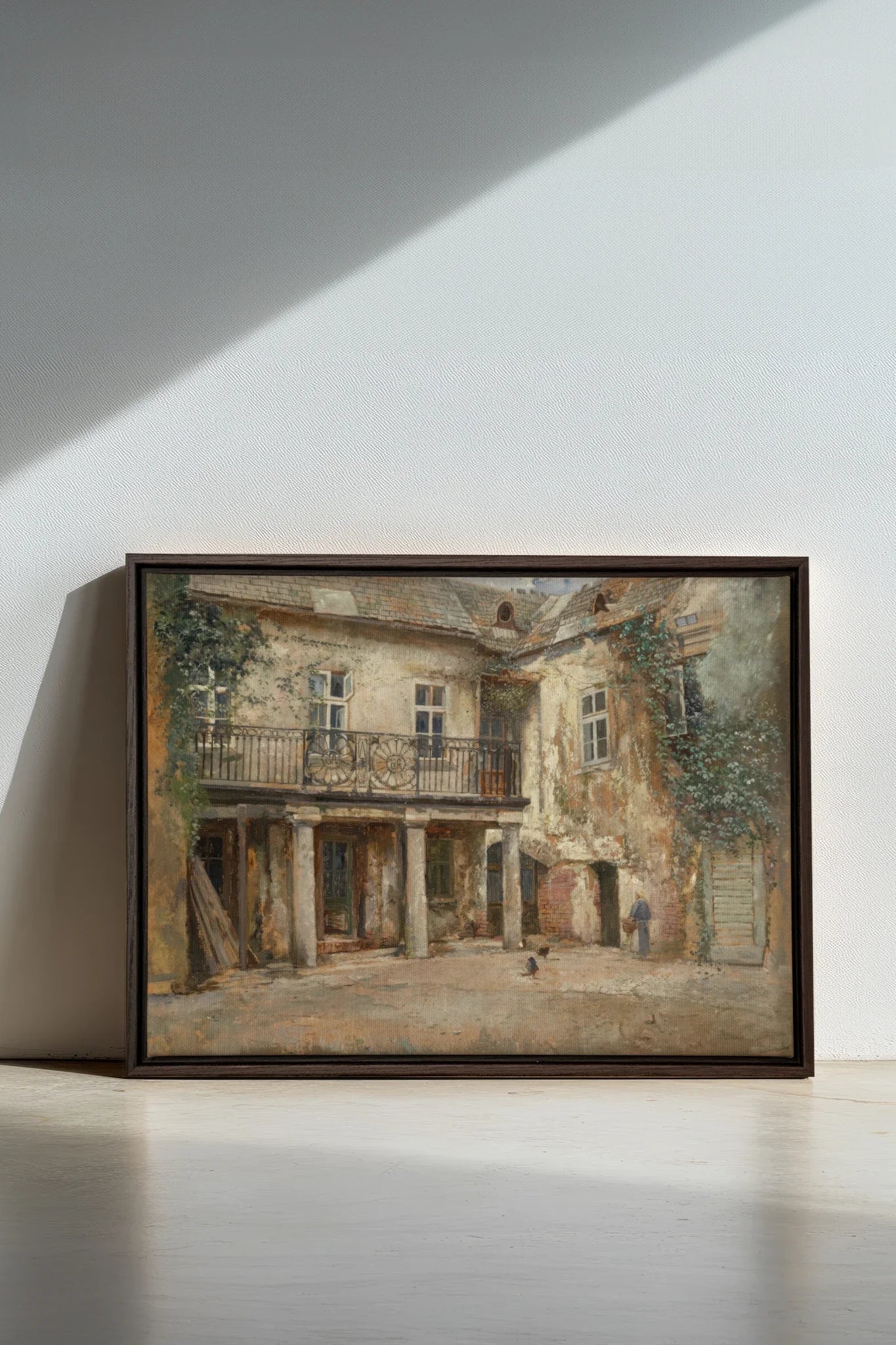 LA COUR PAISIBLE, Oeuvre sur toile étirée, encadré Brun Noyer