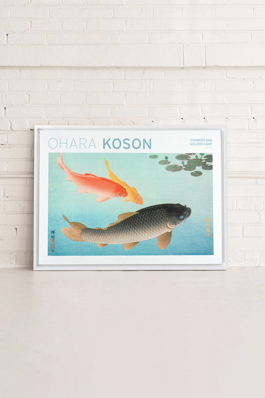 OLEKA CANVAS - COMMON &amp; GOLDEN CARP, Oeuvre sur toile étirée, encadré Blanc