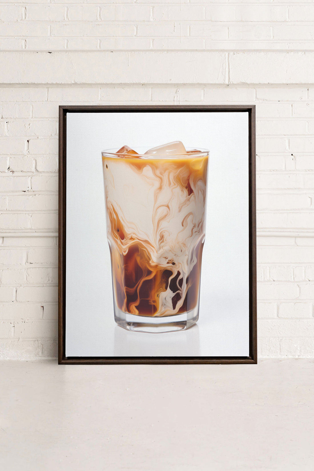 OLEKA CANVAS - ICED COFFEE, Oeuvre sur toile étirée, encadré Brun Noyer