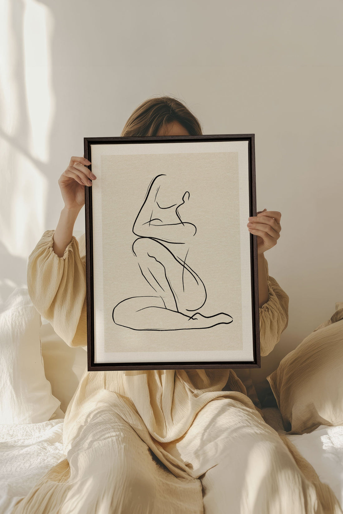 OLEKA CANVAS - GESTURE OF PEACE, Oeuvre sur toile étirée, encadré Brun Noyer