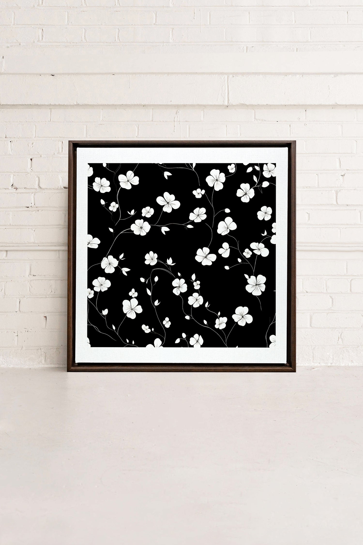 NOCTURNAL BLOOMS, Oeuvre sur toile étirée, encadré Brun Noyer