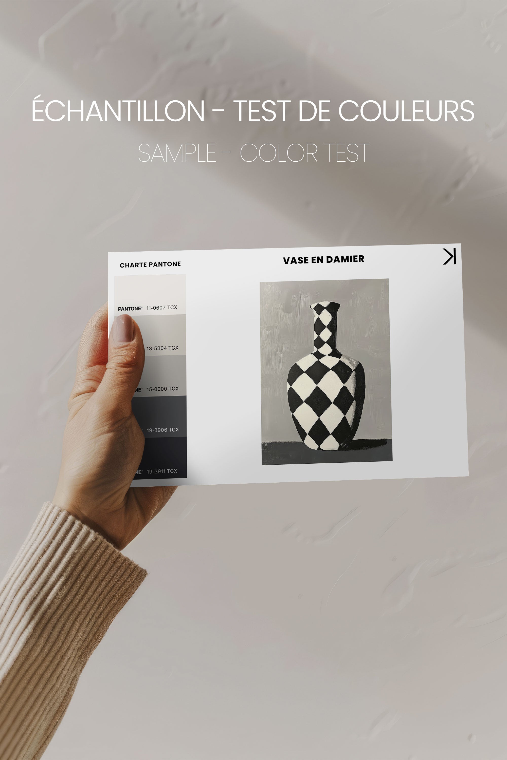 OLEKA CANVAS - VASE EN DAMIER, Oeuvre sur toile étirée, encadré Blanc