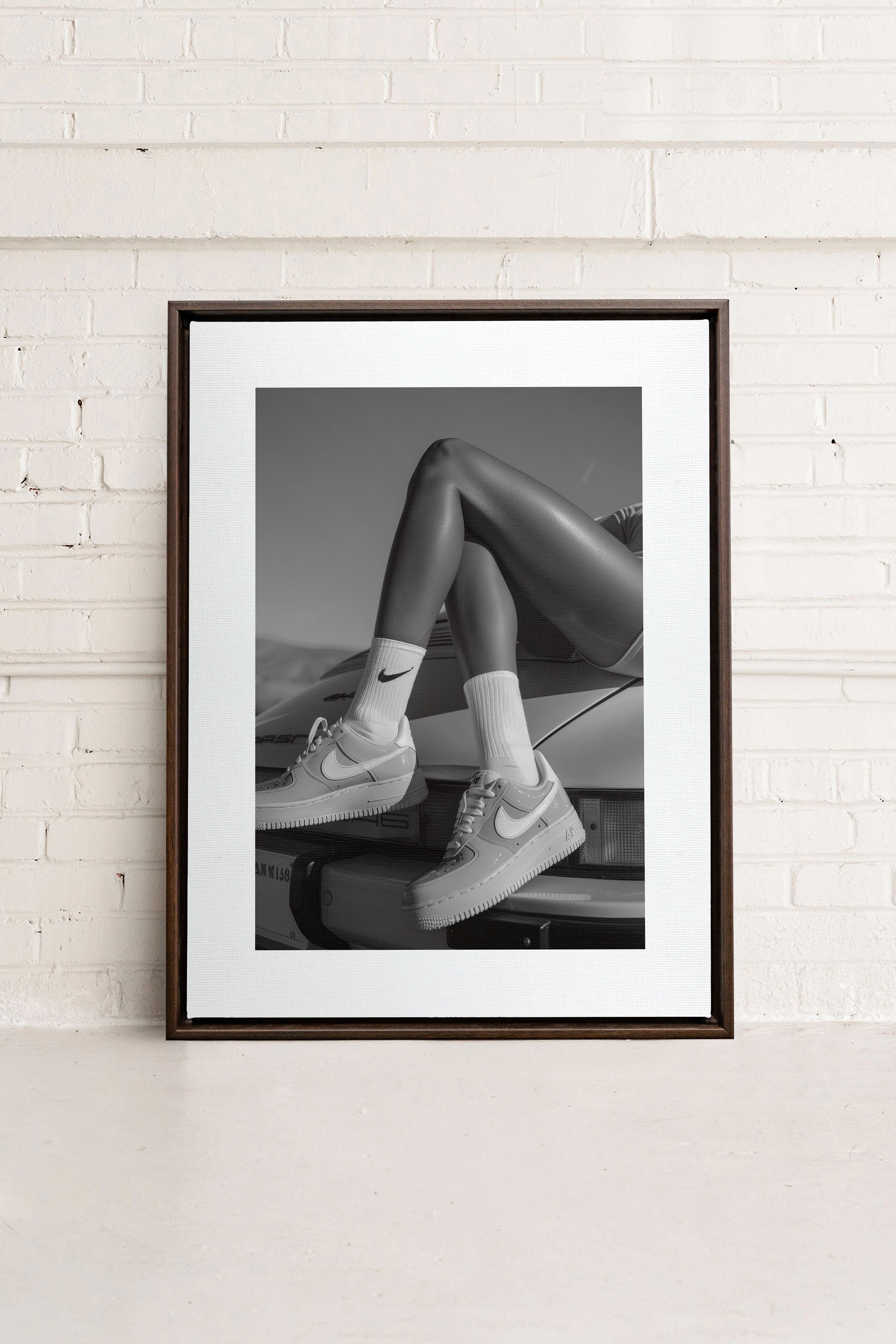 BLACK &amp; WHITE BLISS, Oeuvre sur toile étirée, encadré Brun Noyer