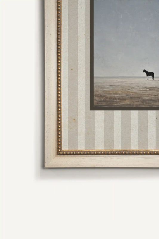 LONE FIGURE, Oeuvre sur toile rigide, encadré Vintage Blanc