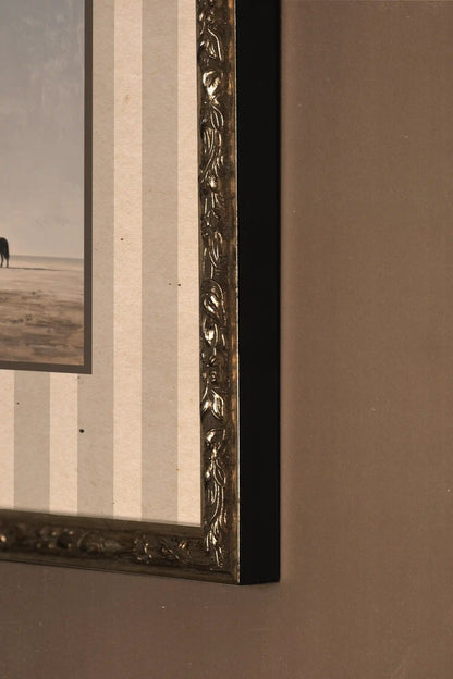 LONE FIGURE, Oeuvre sur toile rigide, encadré Vintage Argent