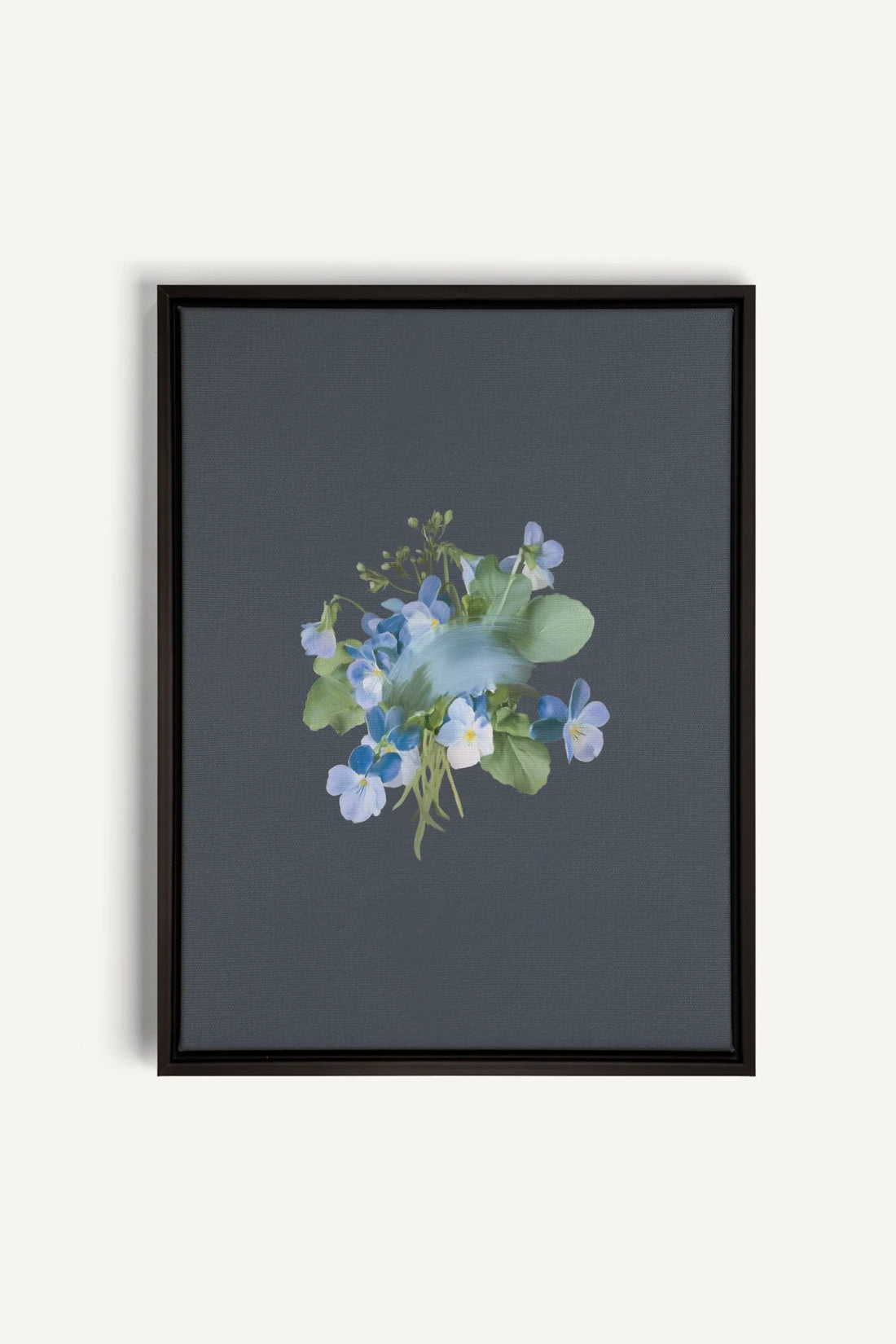 VIOLETTES MACULÉES, Oeuvre sur toile étirée, encadré Noir