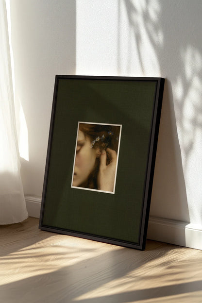 LE SECRET DES FLEURS, Oeuvre sur toile étirée, encadré Noir