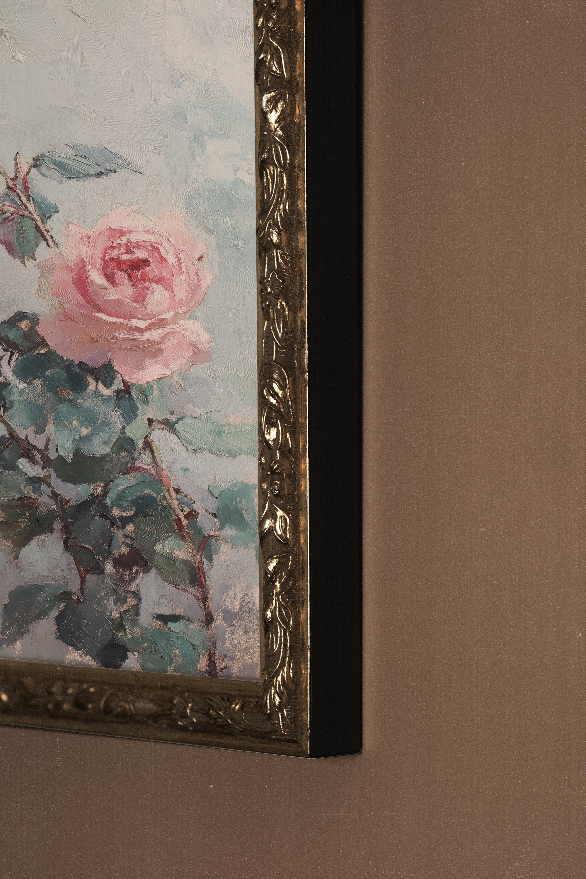 ROSES POUDRÉES, Oeuvre sur toile rigide, encadré Vintage Argent