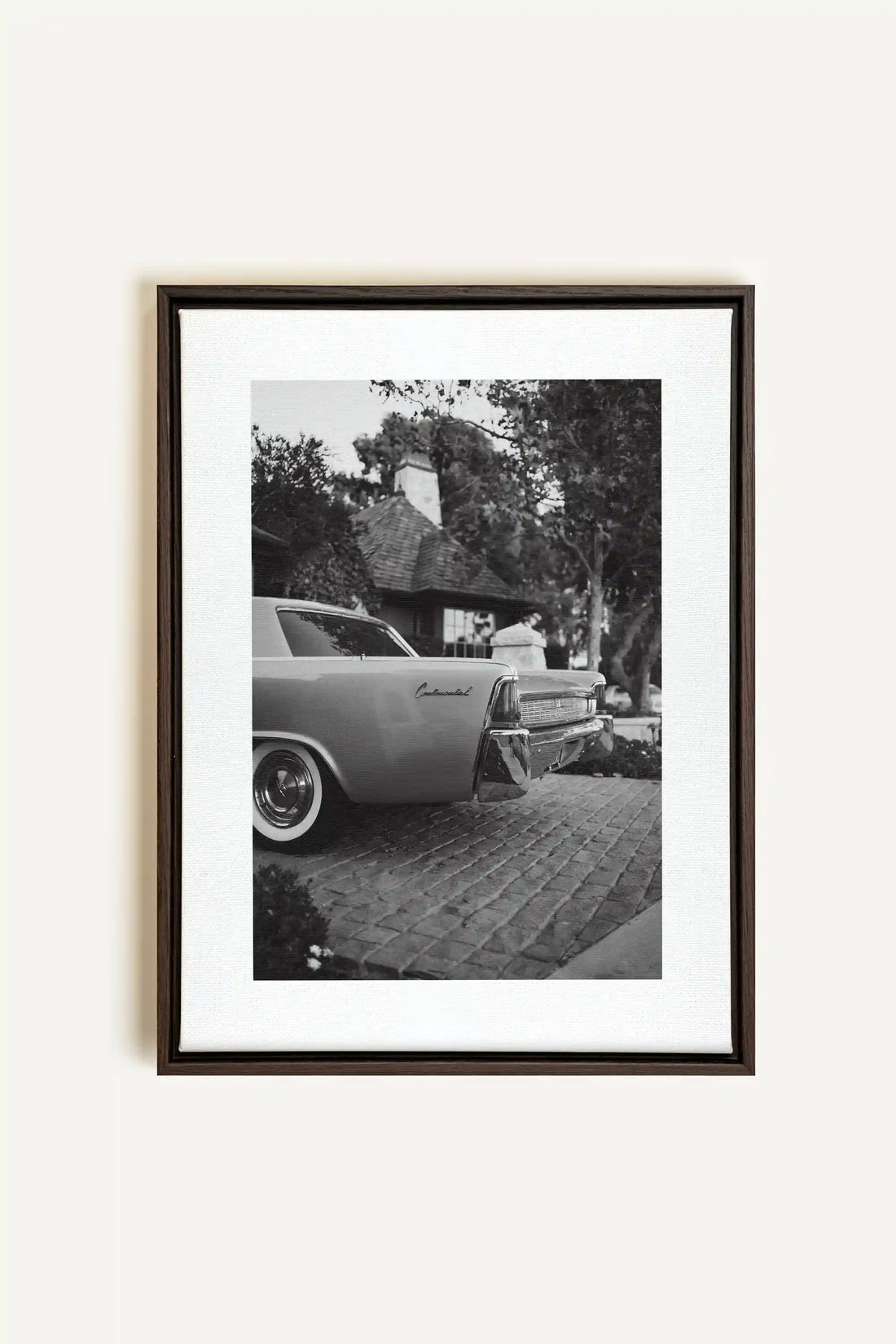 CONTINENTAL CHARM, Oeuvre sur toile étirée, encadré Brun Noyer