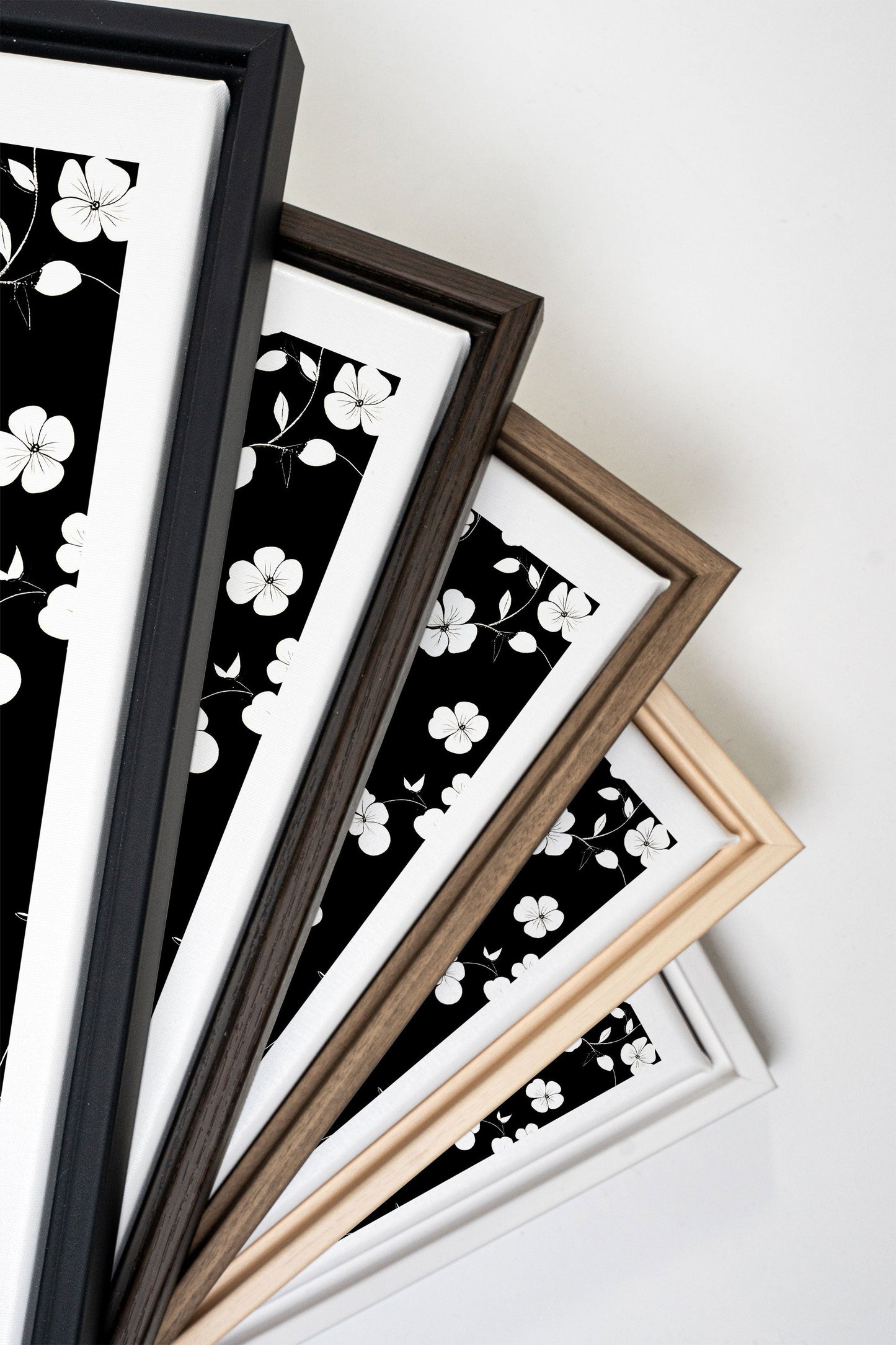 NOCTURNAL BLOOMS, Oeuvre sur toile étirée