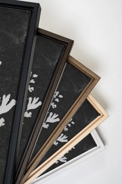 GHOST LEAVES, Oeuvre sur toile étirée, encadré Brun Chêne