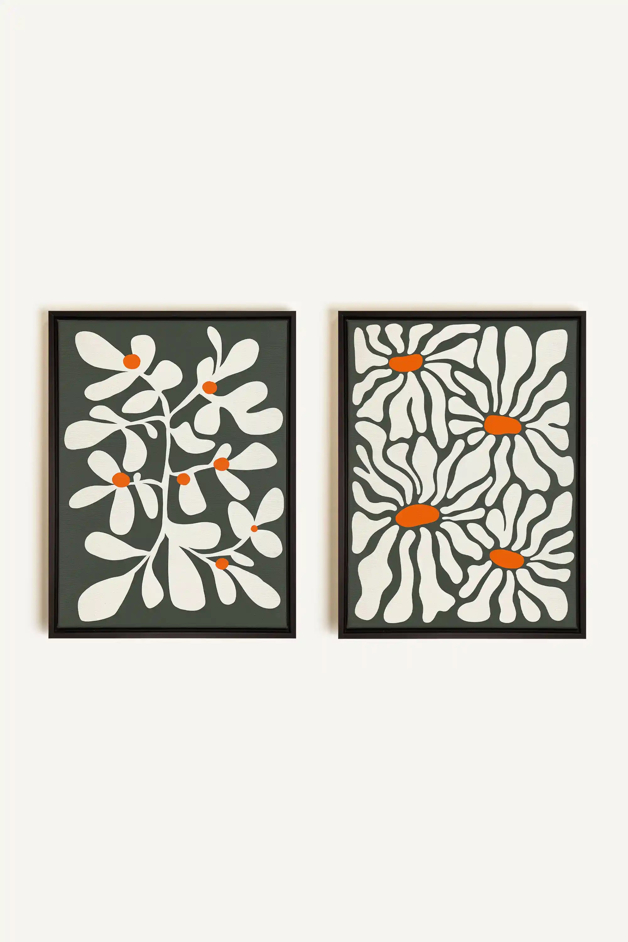 PÉTALES EN FUSION, 2 Oeuvres sur toile étirée, encadré Noir