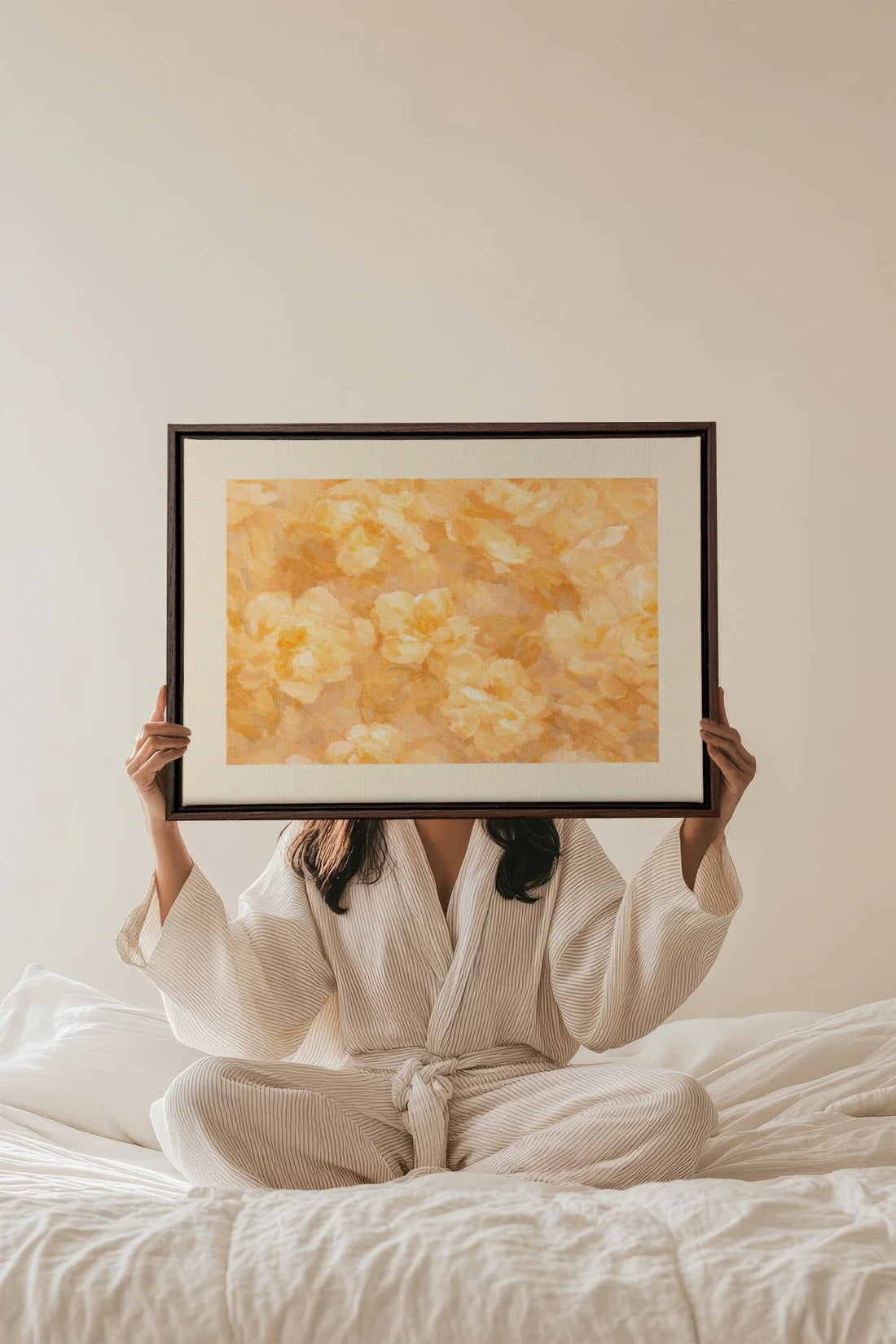 APRICOT PETALS, Oeuvre sur toile étirée, encadré Brun Noyer