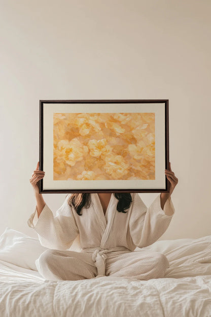 APRICOT PETALS, Oeuvre sur toile étirée, encadré Brun Noyer