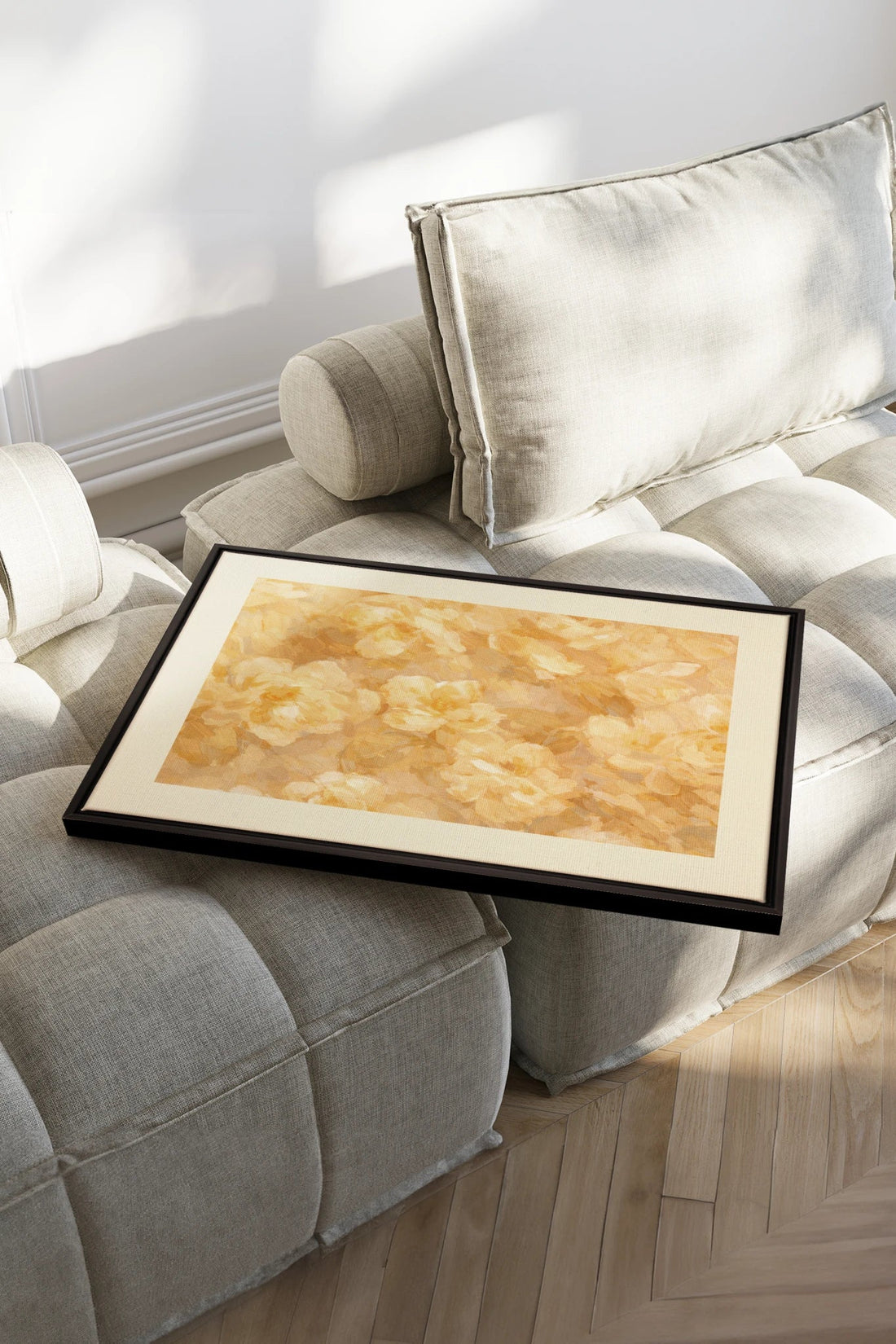 APRICOT PETALS, Oeuvre sur toile étirée, encadré Noir