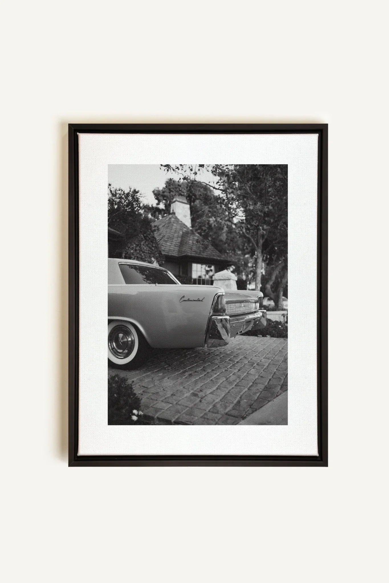 OLEKA CANVAS - CONTINENTAL CHARM, Oeuvre sur toile étirée, encadré Noir