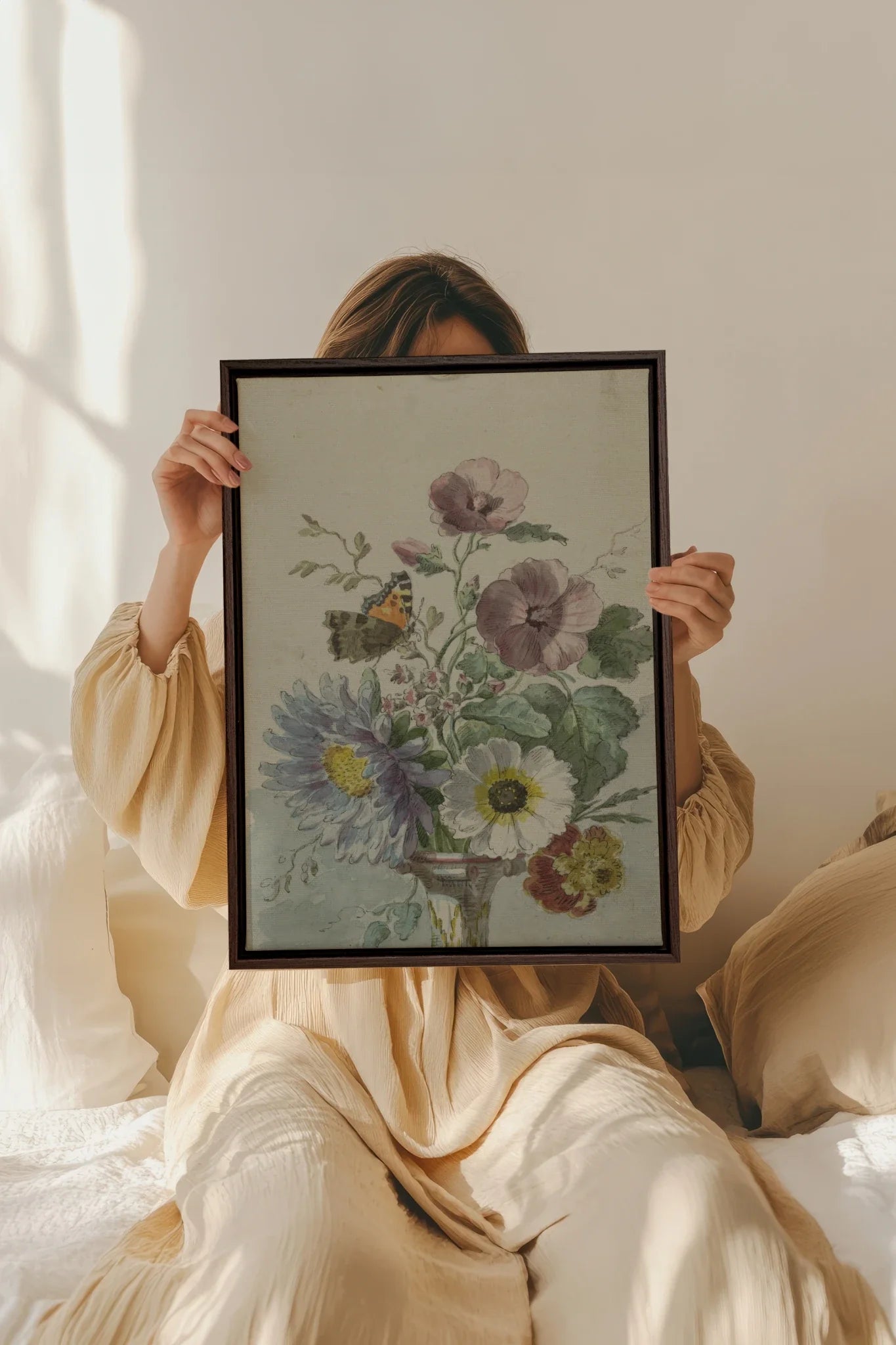 LE JARDIN PAPILLON, Oeuvre sur toile étirée, encadré Brun Noyer