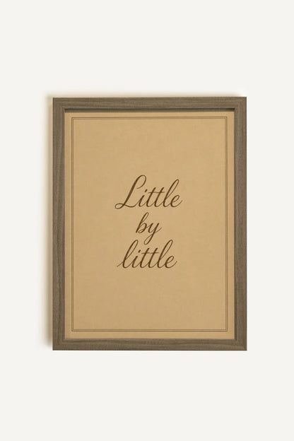 LITTLE BY LITTLE, Oeuvre sur toile rigide, encadré brun chêne