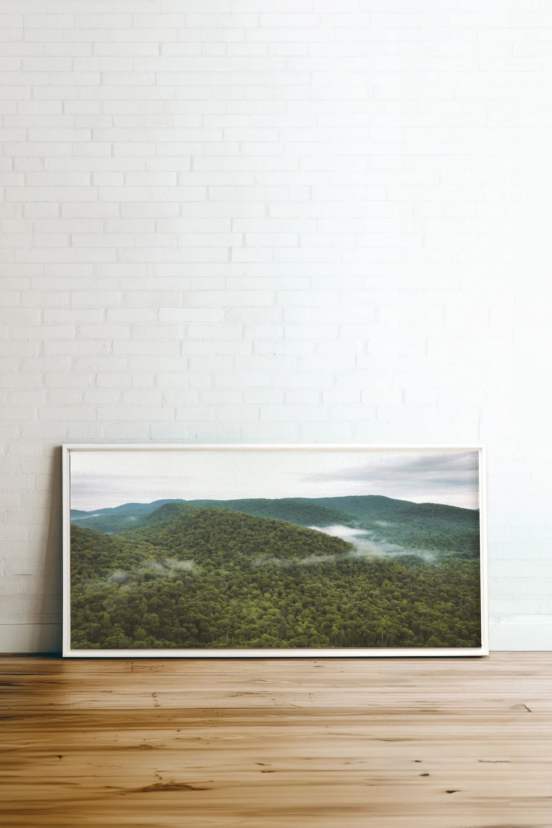 MONTAGNES VERTES, Oeuvre sur toile étirée, encadré Blanc