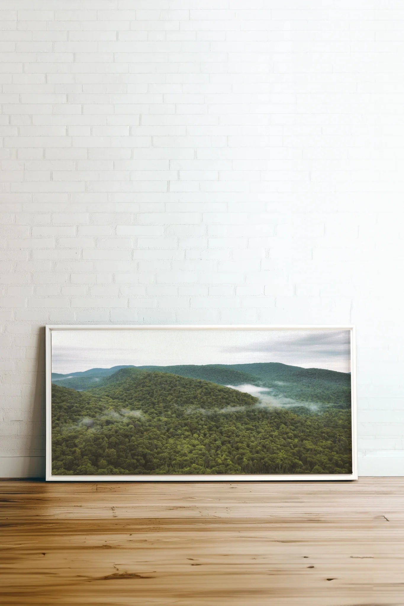 MONTAGNES VERTES, Oeuvre sur toile étirée, encadré Blanc