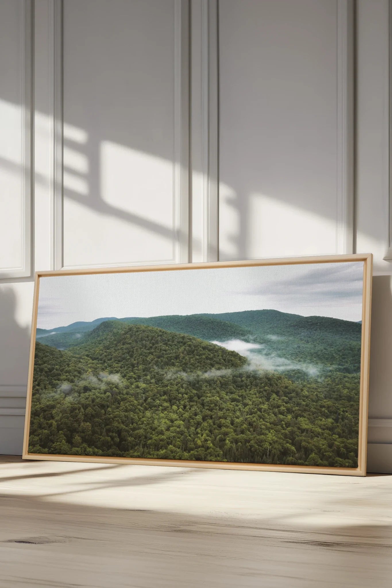 MONTAGNES VERTES, Oeuvre sur toile étirée, encadré Naturel Clair