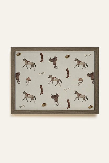 MOTIF ÉQUESTRE, Oeuvre sur toile rigide, encadré brun chêne