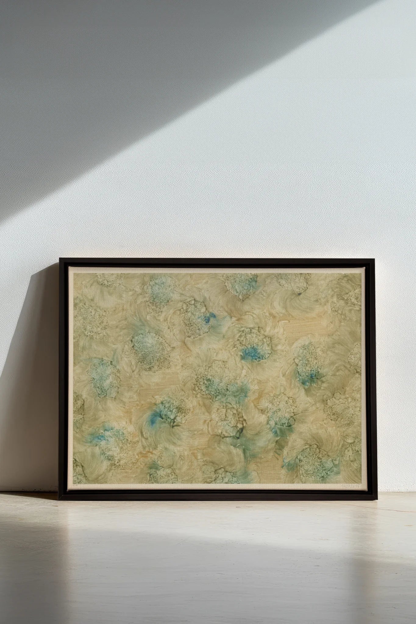 MOUSSE FLORALE, Oeuvre sur toile étirée, encadré Noir