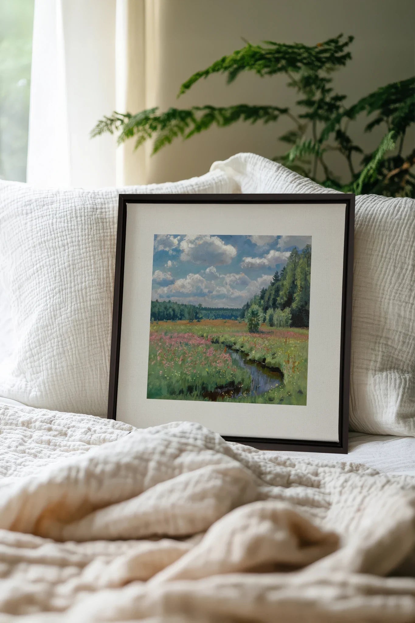 RUISSEAU FLEURI, Oeuvre sur toile étirée, encadré Noir