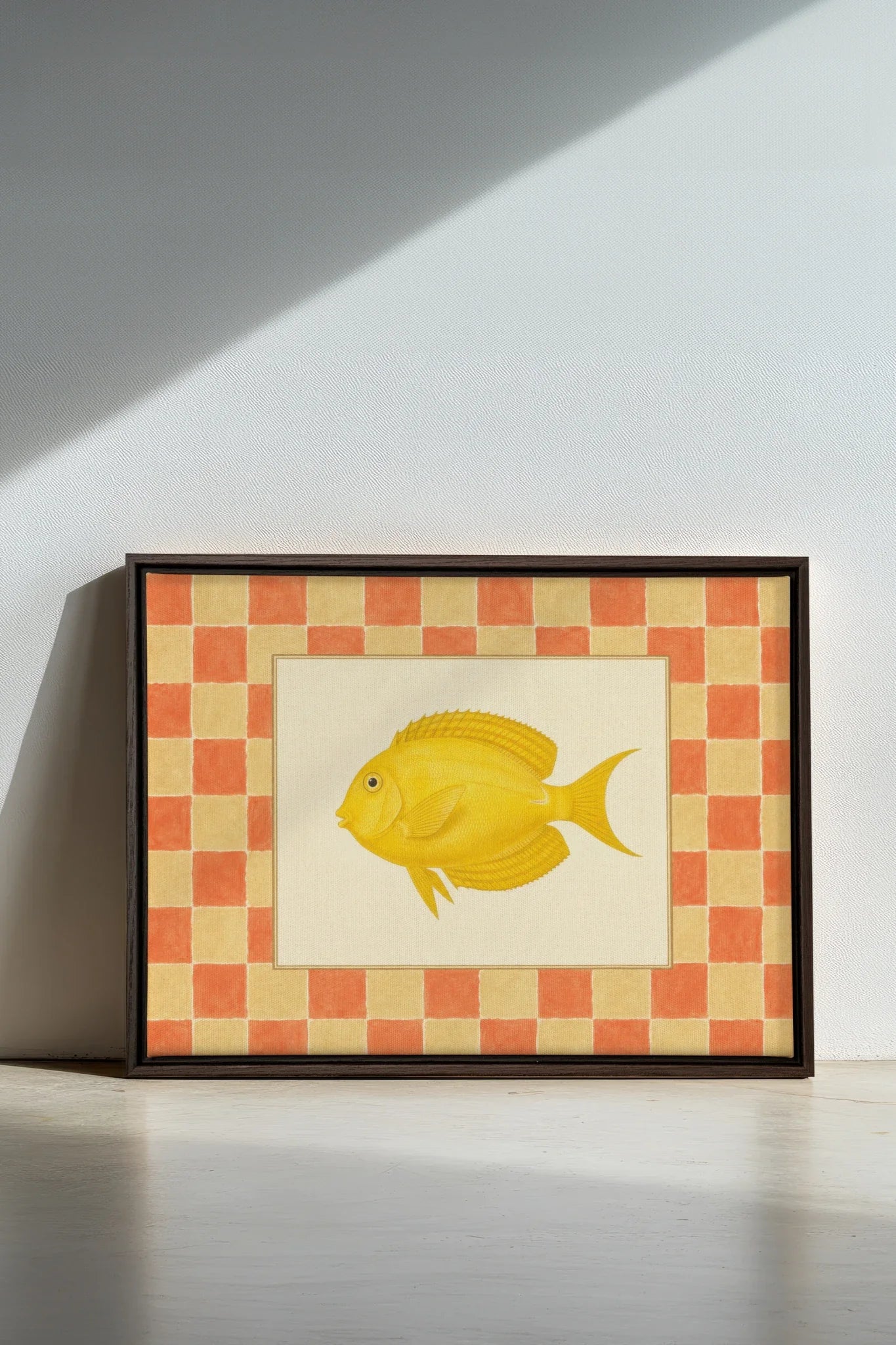 SUNLIT FISH, Oeuvre sur toile étirée, encadré Brun Noyer